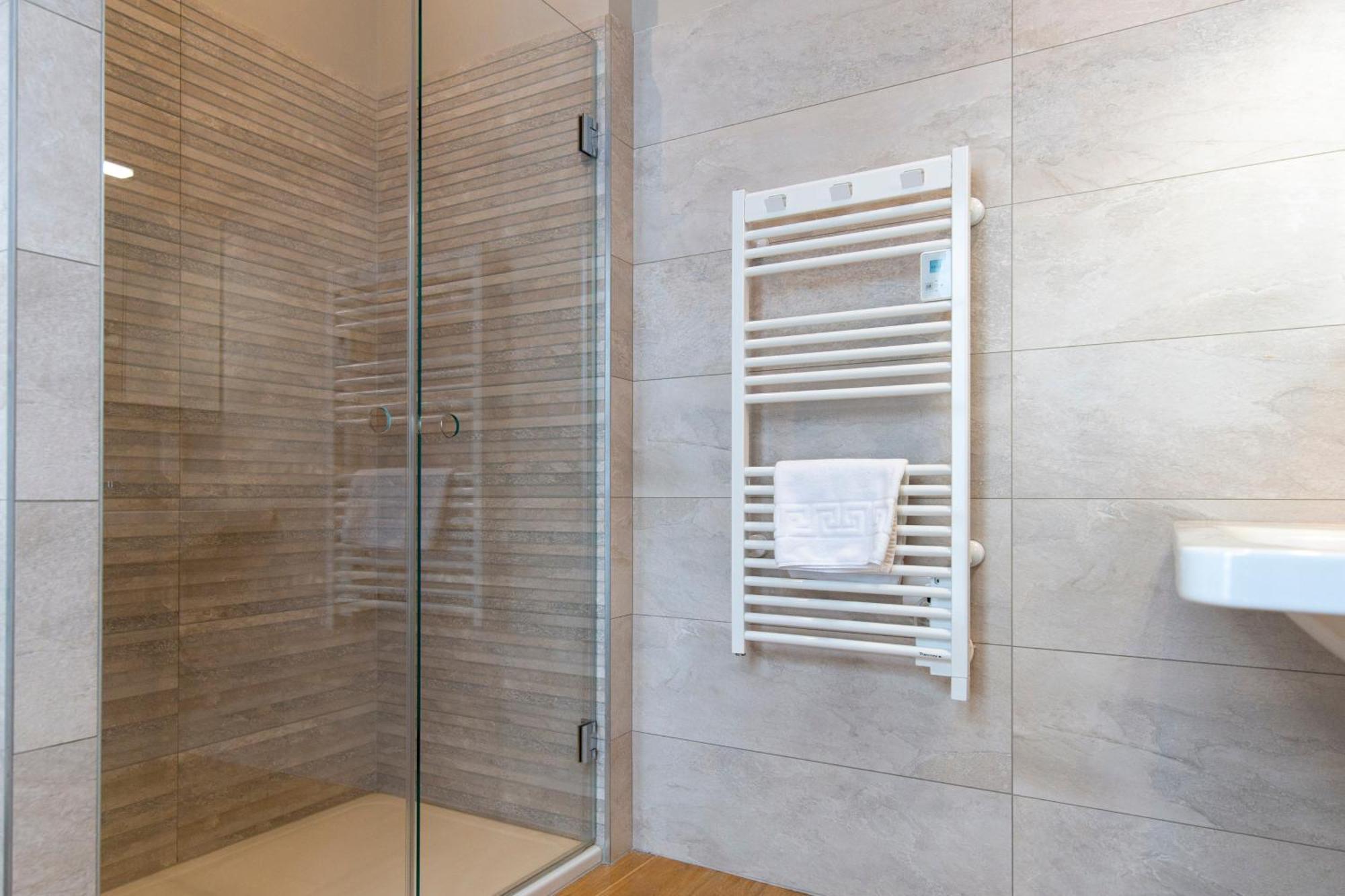 Escale Rochelaise, Gite Urbain Avec Spa Bain Nordique Et Sauna Tonneau La Rochelle  Zewnętrze zdjęcie