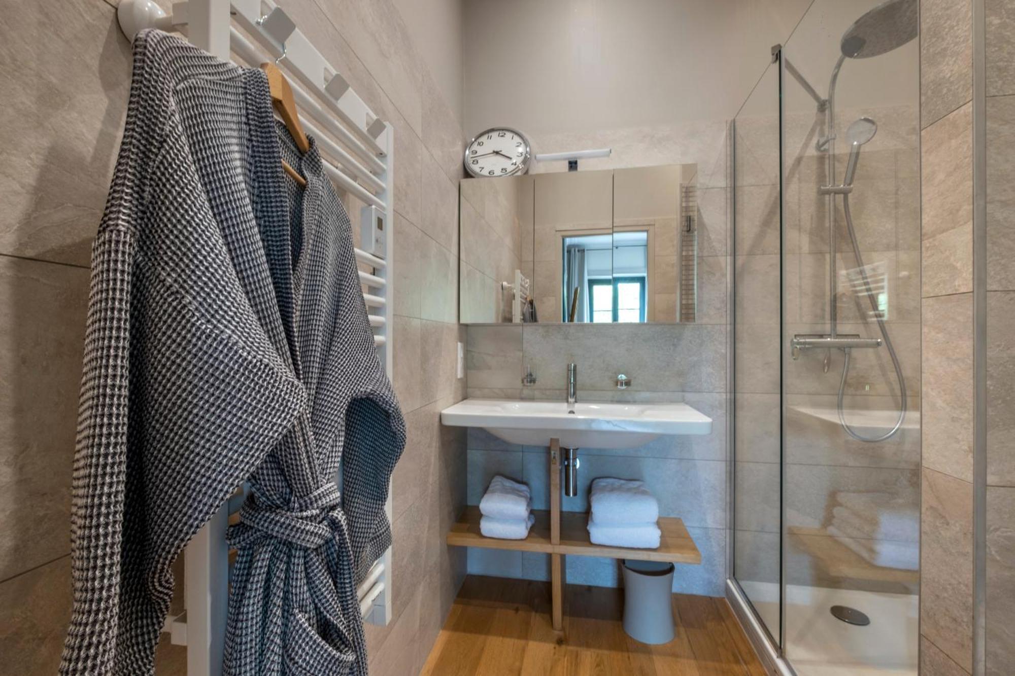 Escale Rochelaise, Gite Urbain Avec Spa Bain Nordique Et Sauna Tonneau La Rochelle  Zewnętrze zdjęcie