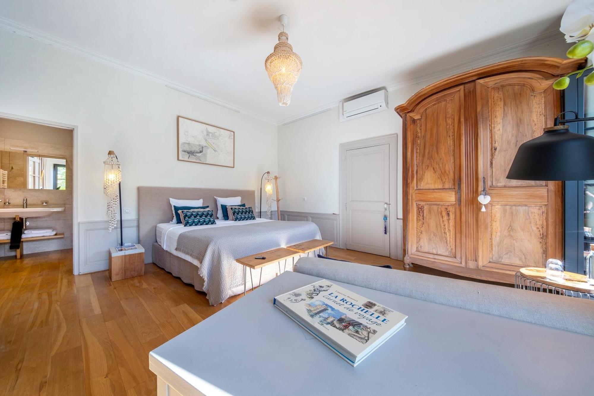 Escale Rochelaise, Gite Urbain Avec Spa Bain Nordique Et Sauna Tonneau La Rochelle  Zewnętrze zdjęcie