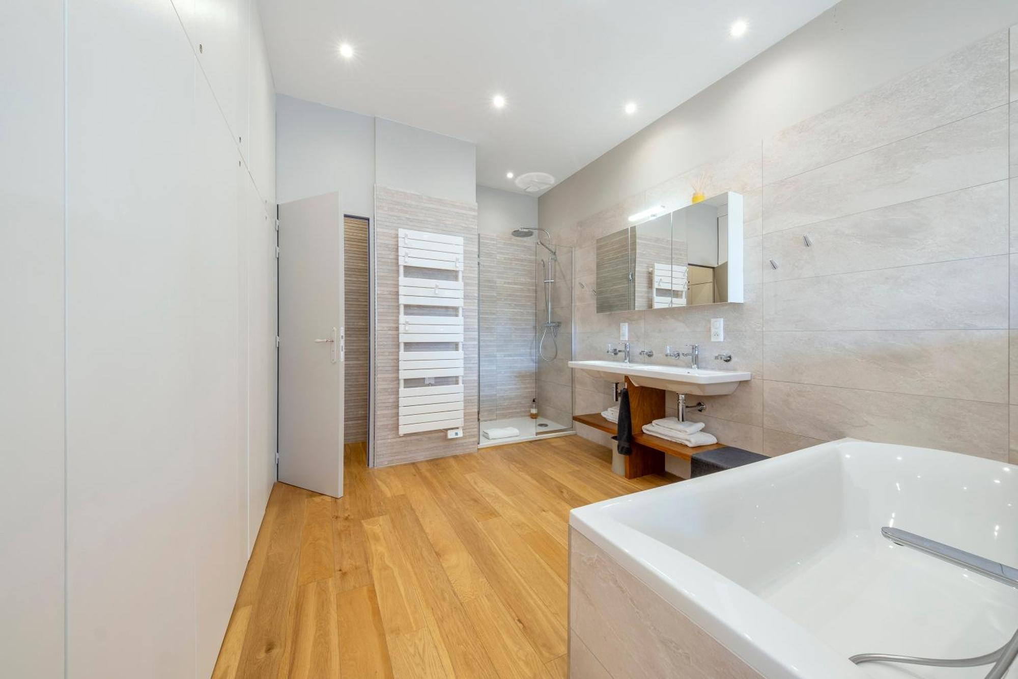 Escale Rochelaise, Gite Urbain Avec Spa Bain Nordique Et Sauna Tonneau La Rochelle  Zewnętrze zdjęcie